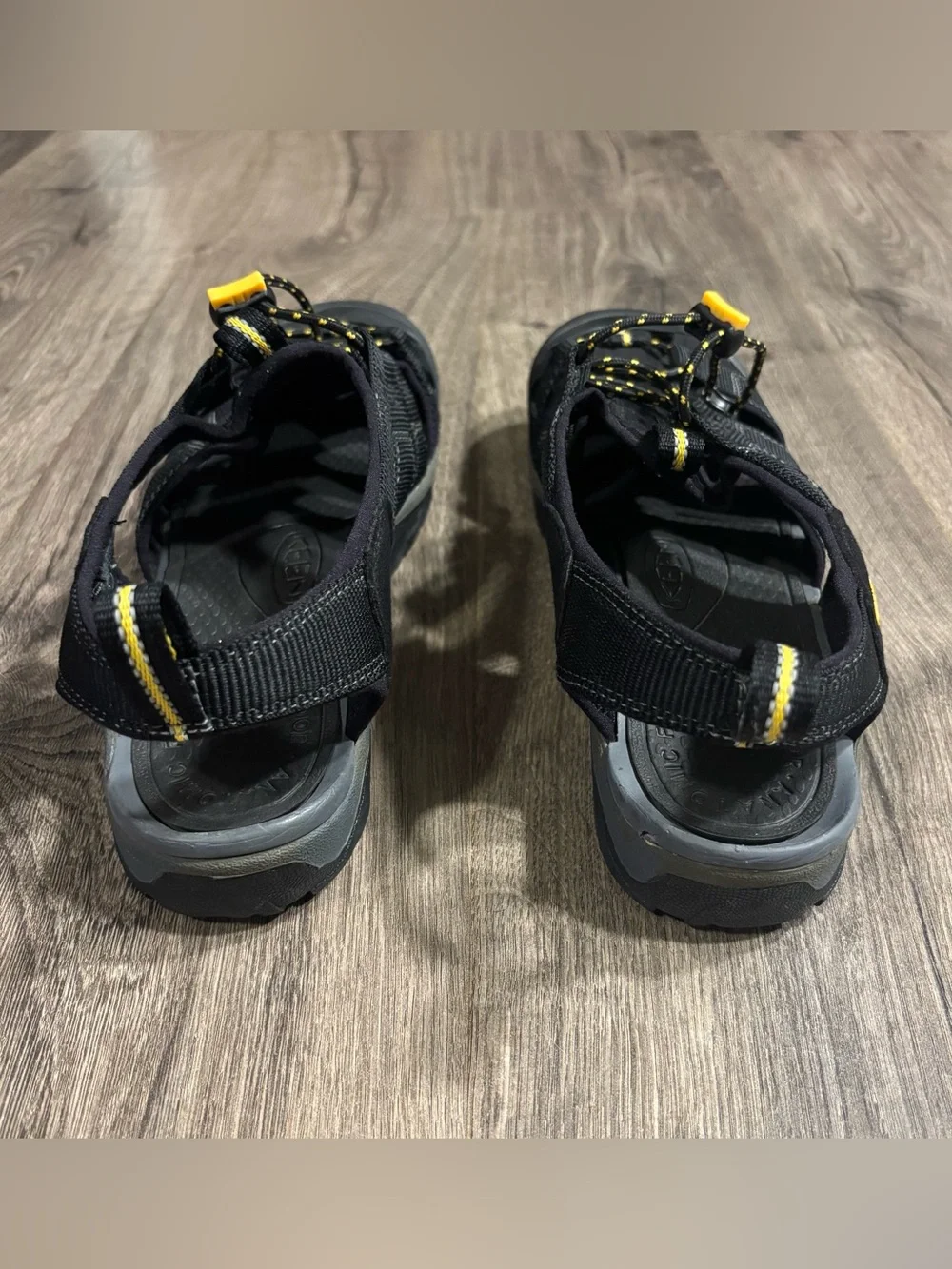 Keen black yellow